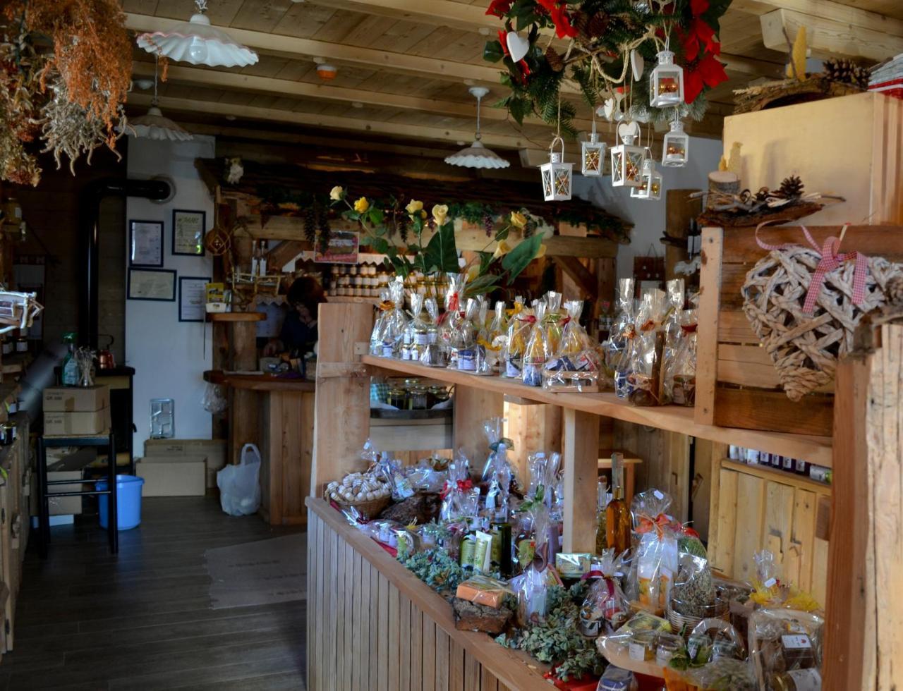 Agriturismo Dalla Natura La Salute Giustino Eksteriør billede